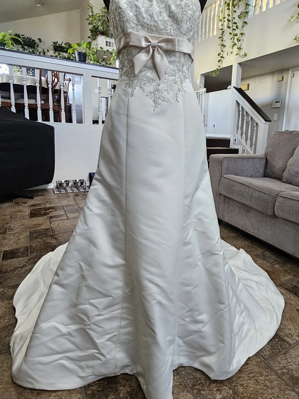 DAVID'S BRIDAL COLLECTION lace wedding dress with beaded metallic lace, size 6 - Picture 6 of 17